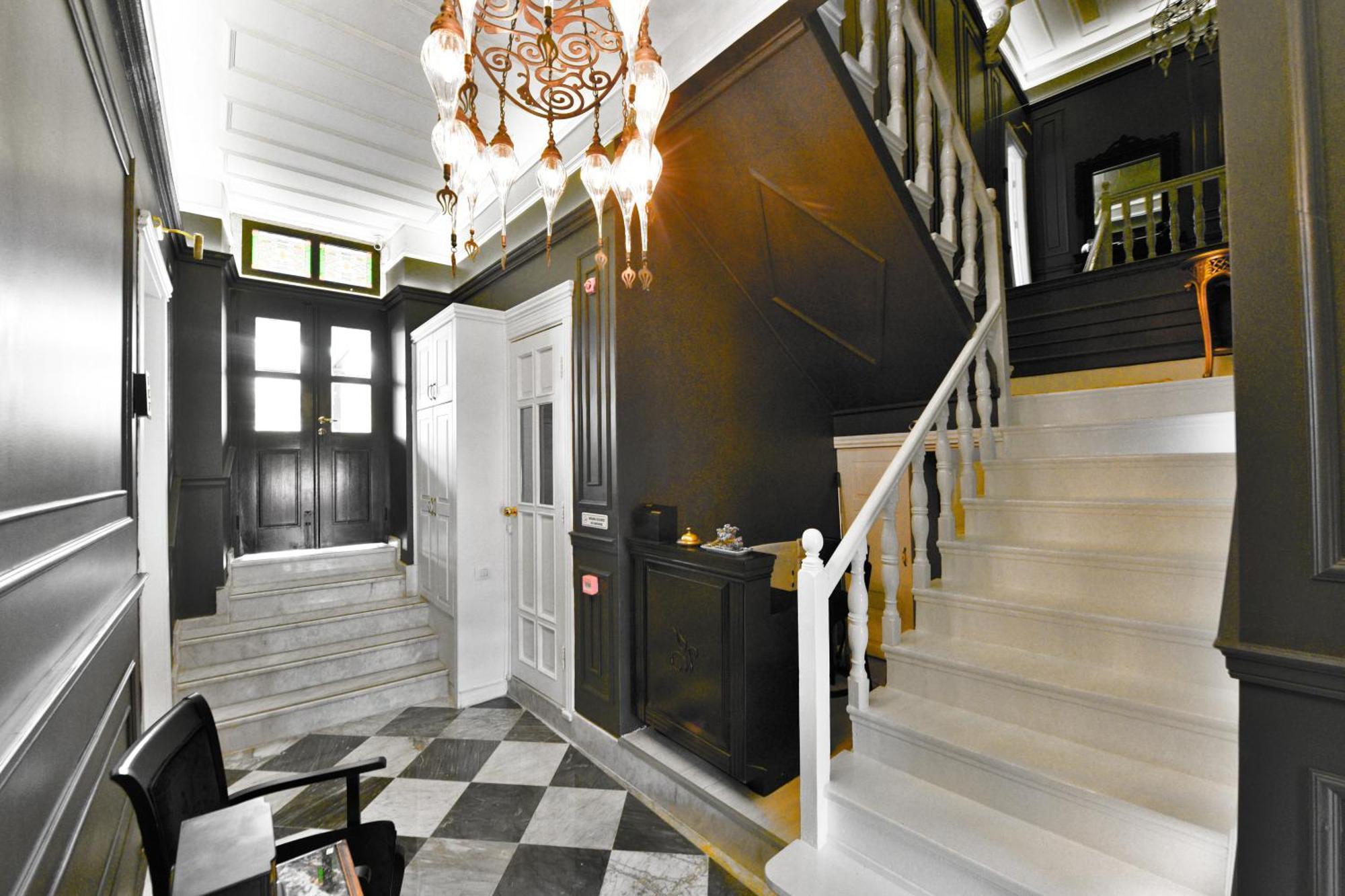 Hotel Siyah Lale Cunda 1841 (Adults Only) à Ayvalı Extérieur photo
