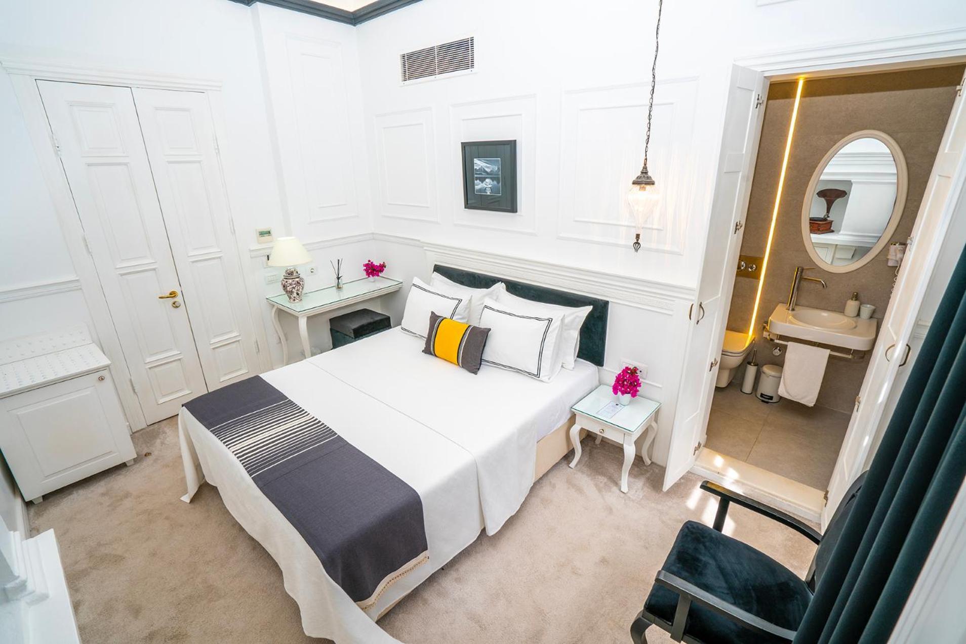 Hotel Siyah Lale Cunda 1841 (Adults Only) à Ayvalı Extérieur photo