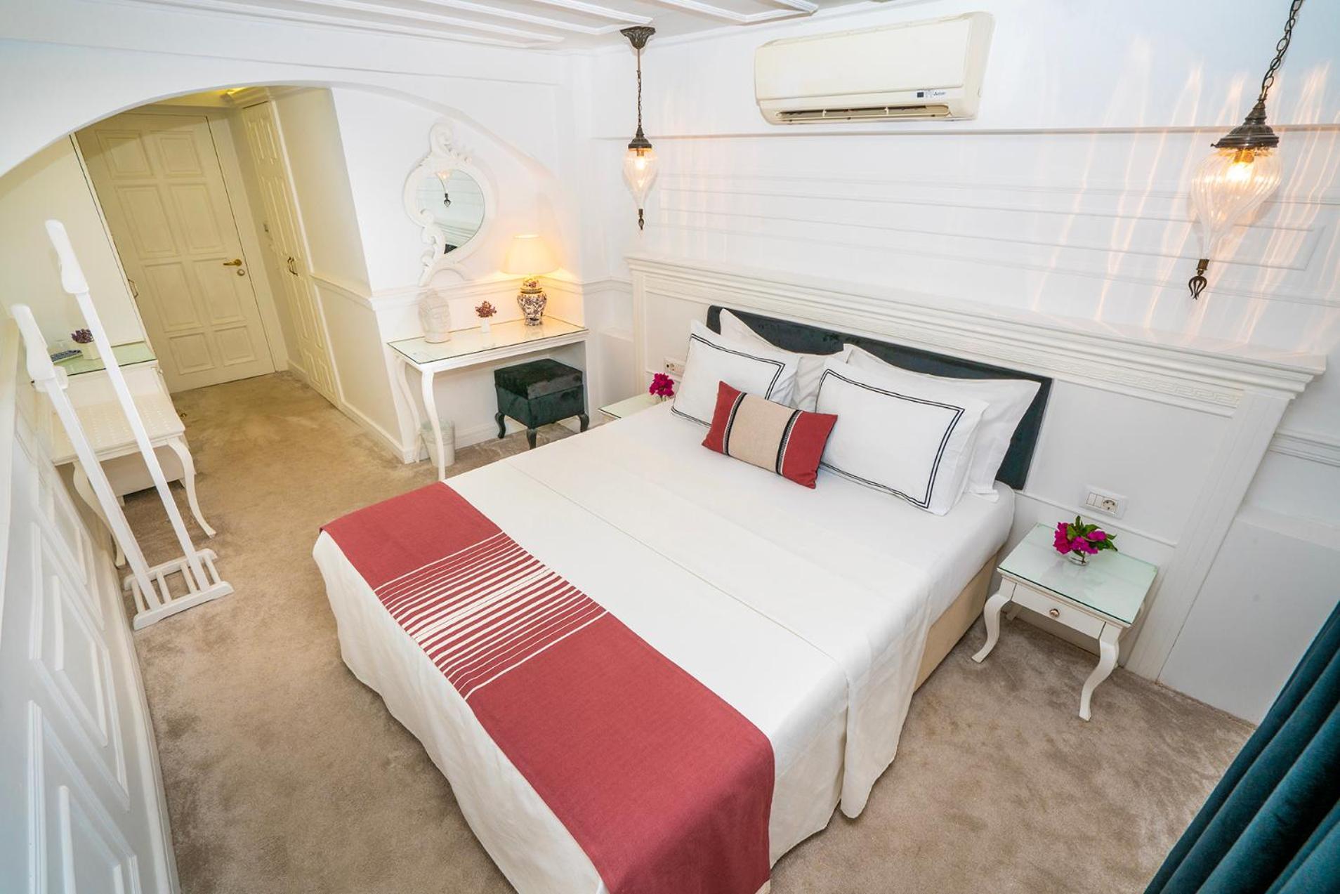 Hotel Siyah Lale Cunda 1841 (Adults Only) à Ayvalı Extérieur photo
