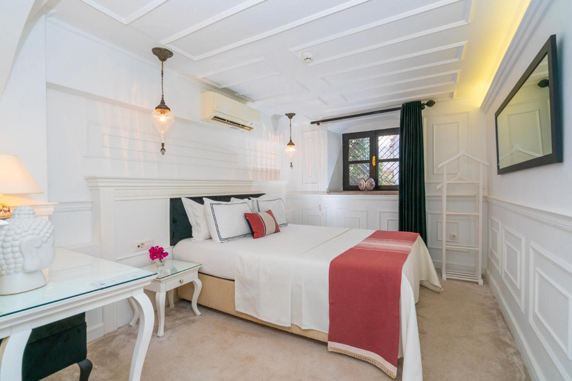 Hotel Siyah Lale Cunda 1841 (Adults Only) à Ayvalı Extérieur photo